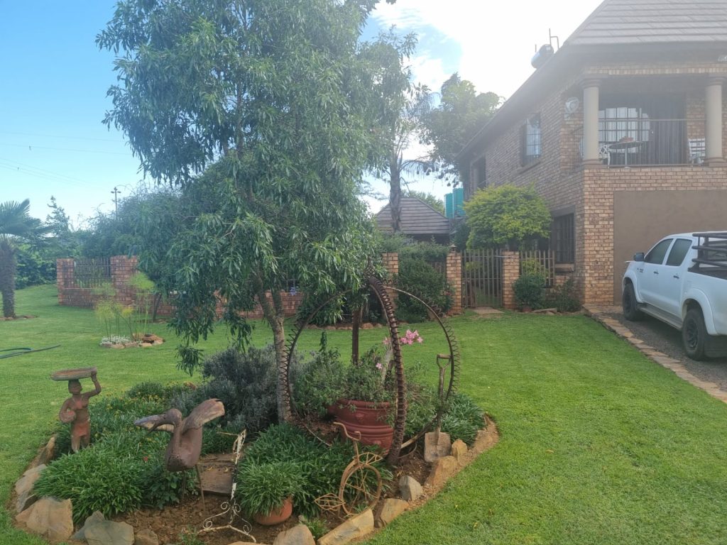 Lydenburg accommodation guesthouse Big Boma photo of outside view of guesthouse